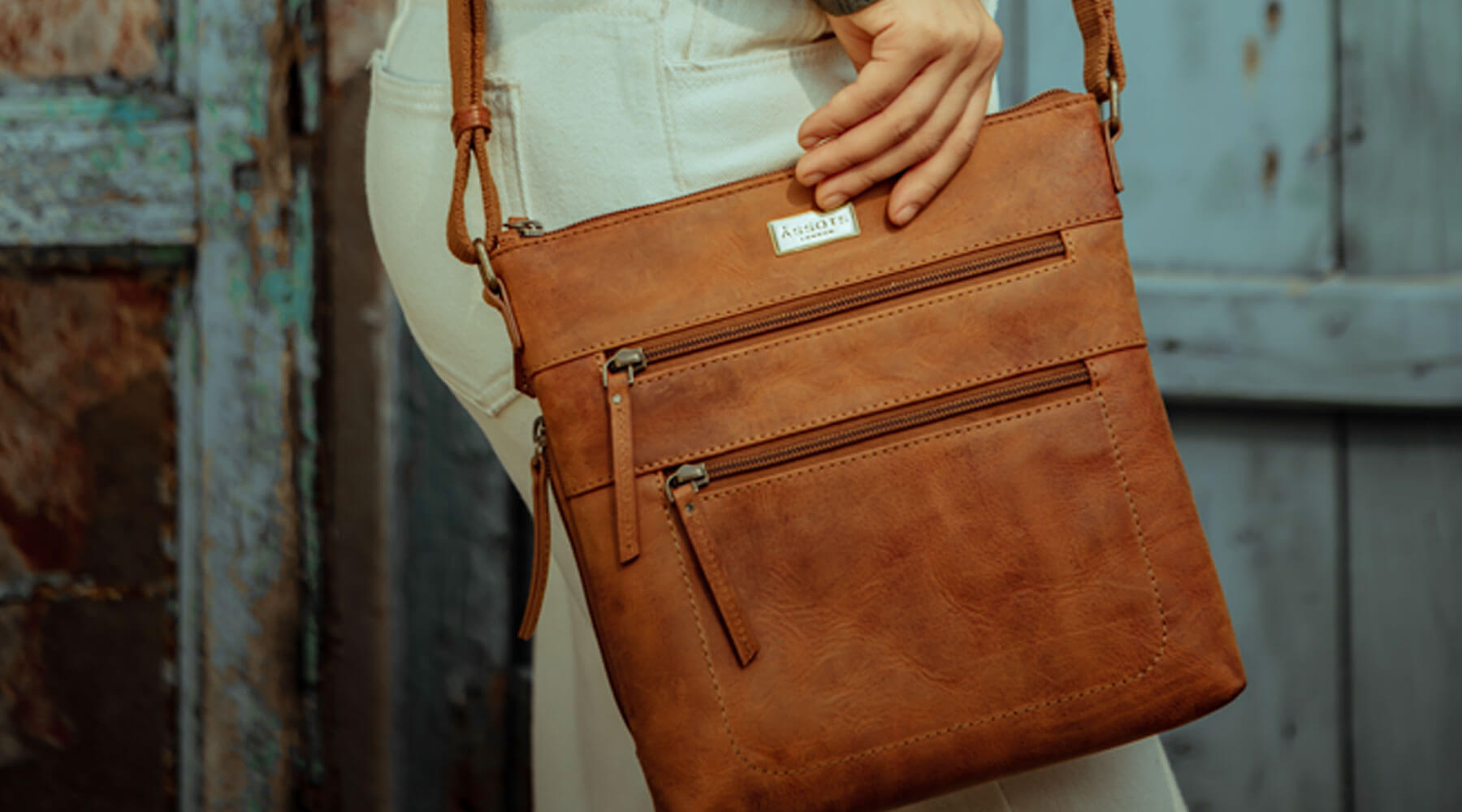 LEATHER TRAVEL BAGS