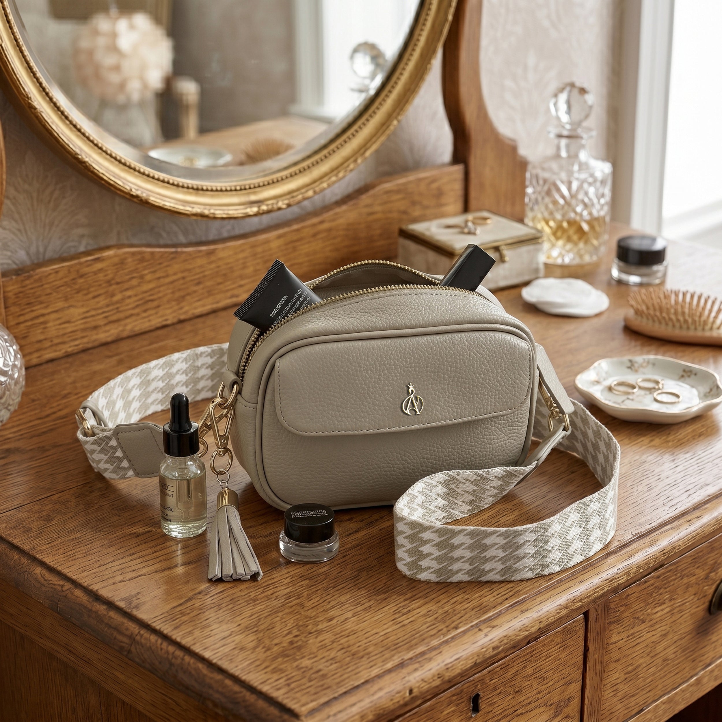 'HACKNEY MINI' Fog Grey Pebble Grain Real Leather Crossbody Bag
